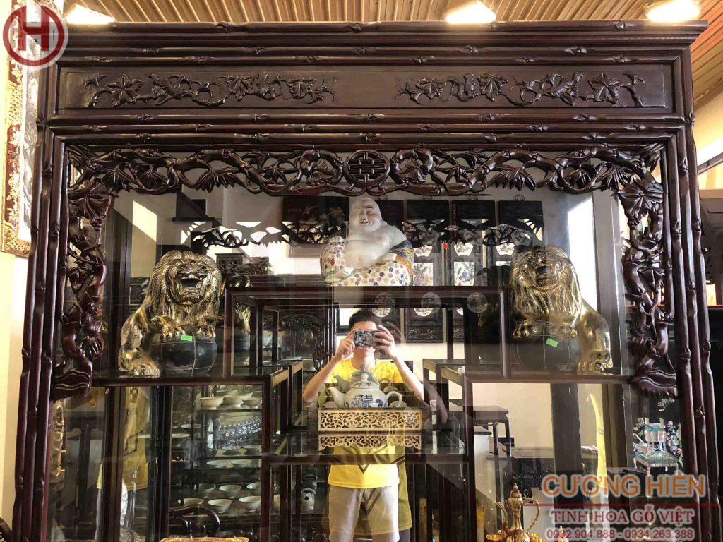 Hình ảnh tủ bày đồ chạm trúc nho 01