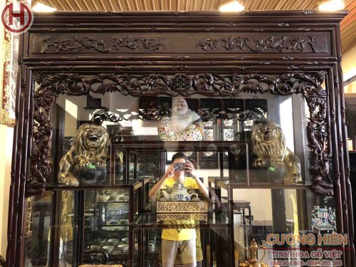 Hình ảnh tủ bày đồ chạm trúc nho 01