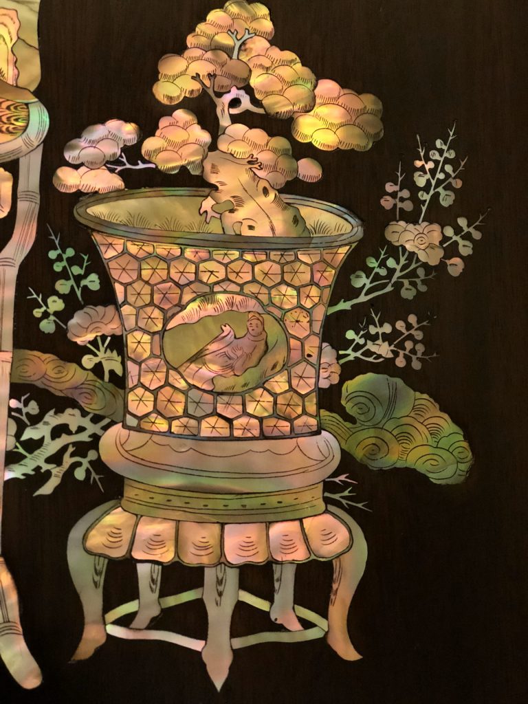 Tủ Chè Cẩn Ốc Đông Bích Tứ Bình