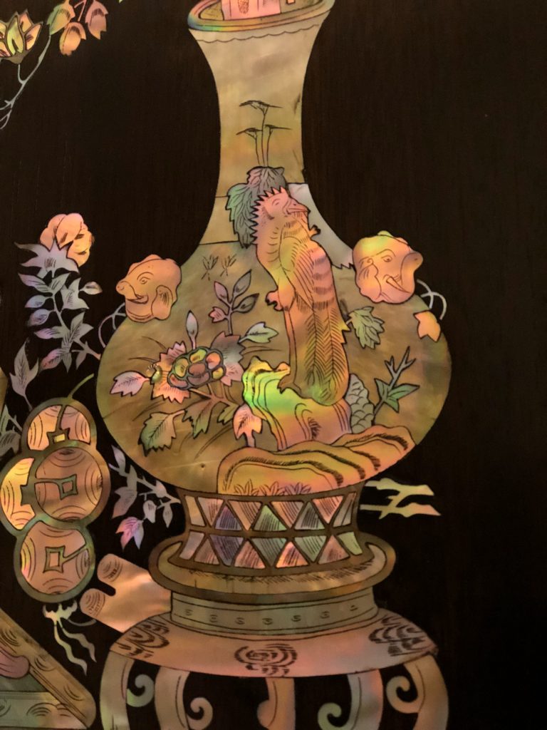 Tủ Chè Cẩn Ốc Đông Bích Tứ Bình