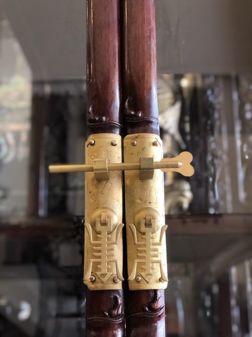 Phần khóa cài tủ bày đồ
