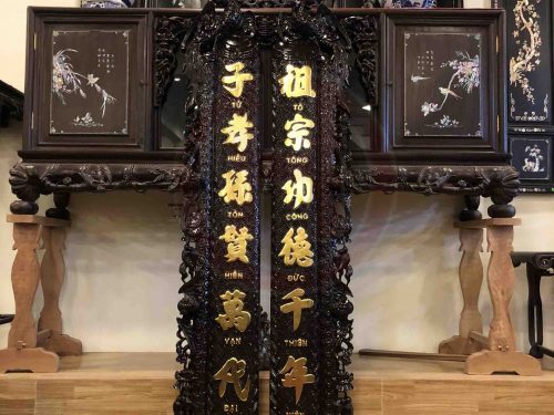 Hình ảnh Cuốn Thư Câu Đối Sơn Son Thiếp Vàng Chữ ( Đức Lưu Quang)