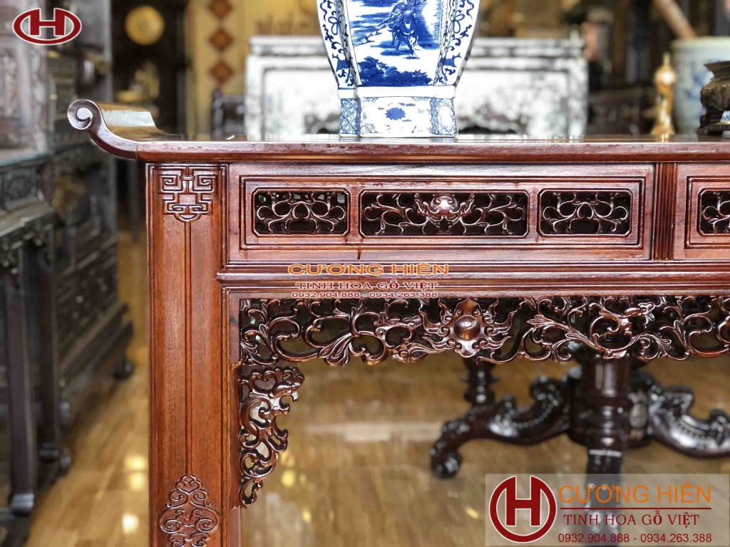 Bàn Trưng Bày Đồ Cung Đình Huế