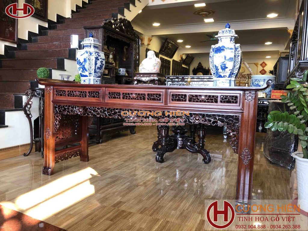 Bàn Trưng Bày Đồ Cung Đình Huế