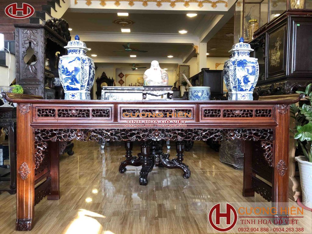 Bàn Trưng Bày Đồ Cung Đình Huế