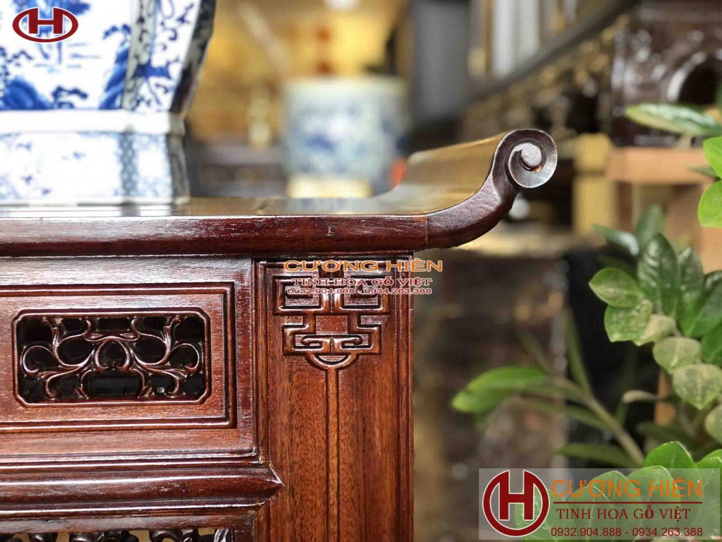 Bàn Trưng Bày Đồ Cung Đình Huế