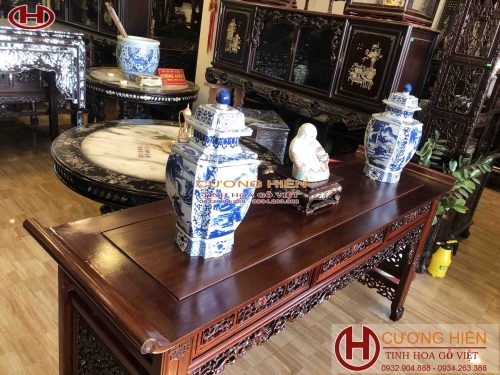 Bàn Trưng Bày Đồ Cung Đình Huế