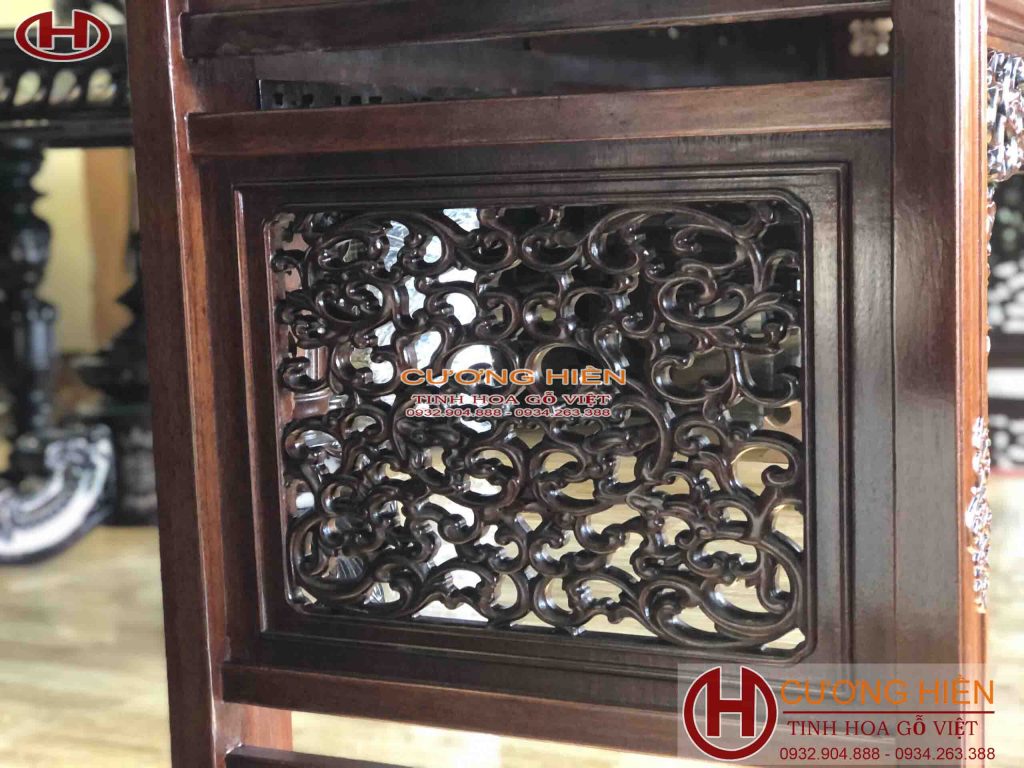 Bàn Trưng Bày Đồ Cung Đình Huế
