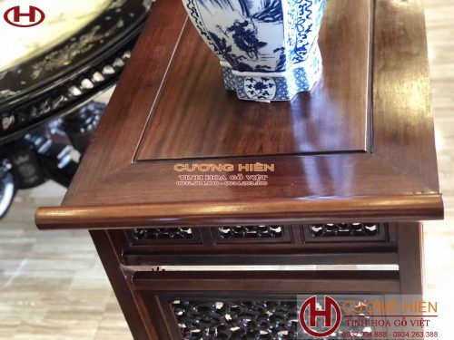Bàn Trưng Bày Đồ Cung Đình Huế
