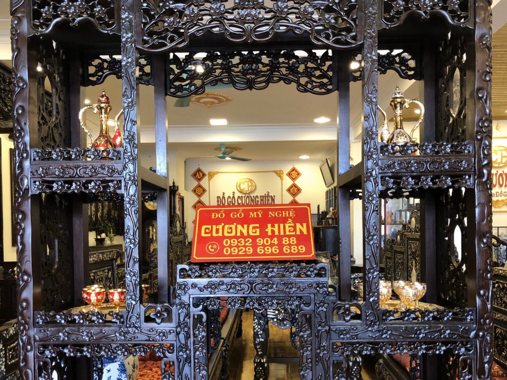Tủ Bày Đồ Hoa Mai