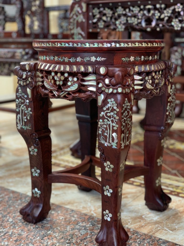 vách cẩn ốc gỗ cẩm vip