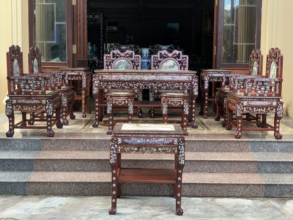 vách cẩn ốc gỗ cẩm vip