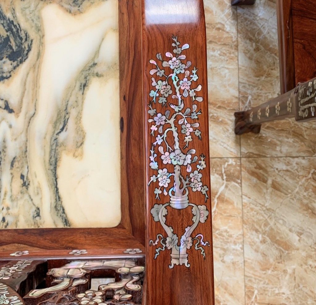 vách cẩn ốc gỗ cẩm vip