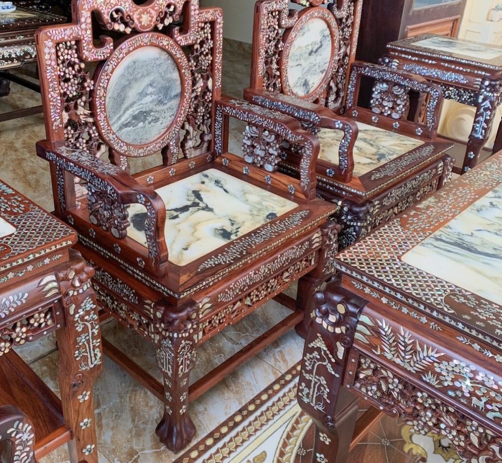 vách cẩn ốc gỗ cẩm vip