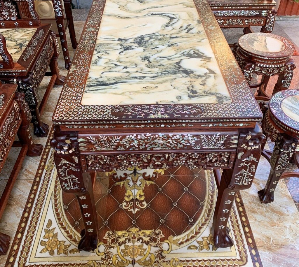 vách cẩn ốc gỗ cẩm vip