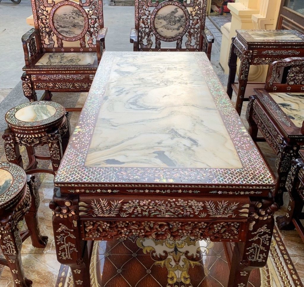 vách cẩn ốc gỗ cẩm vip