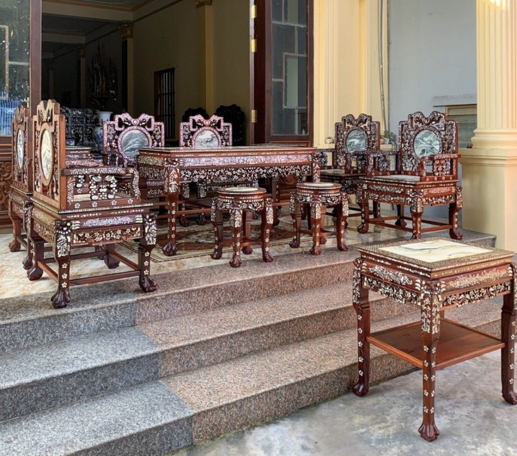 vách cẩn ốc gỗ cẩm vip