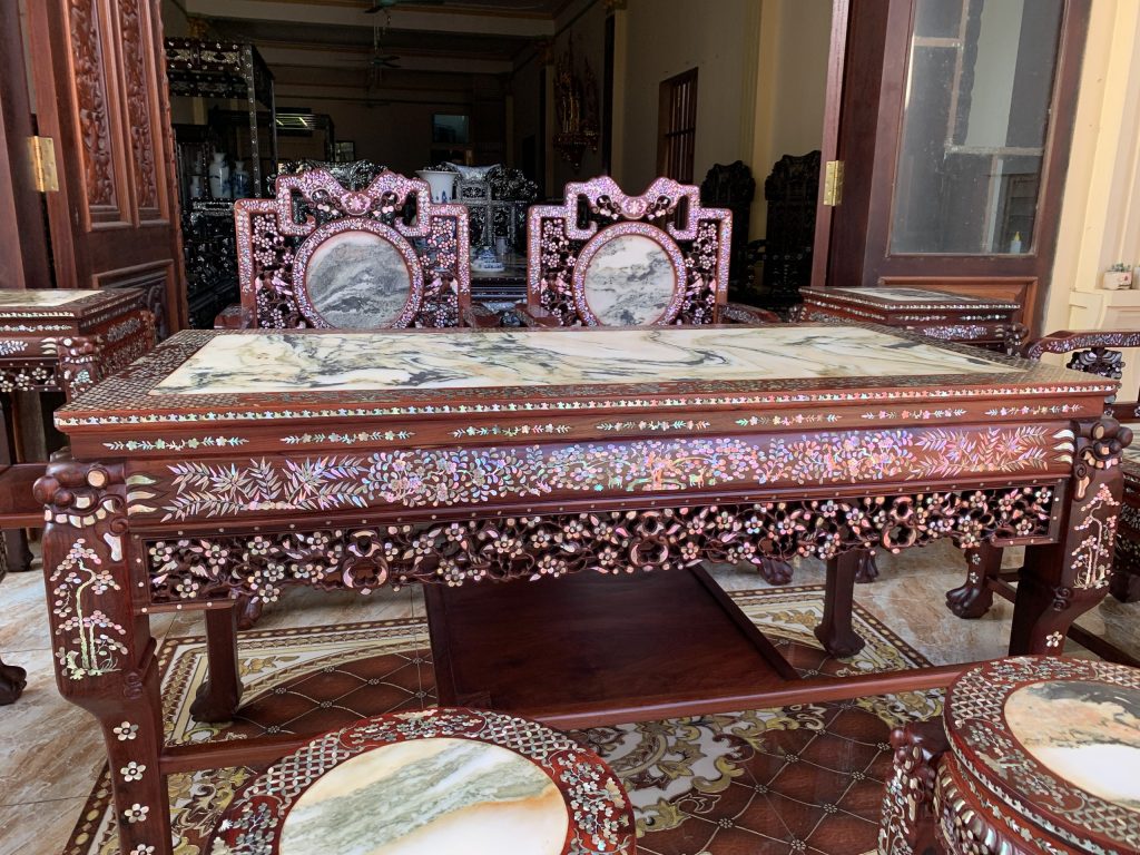 vách cẩn ốc gỗ cẩm vip